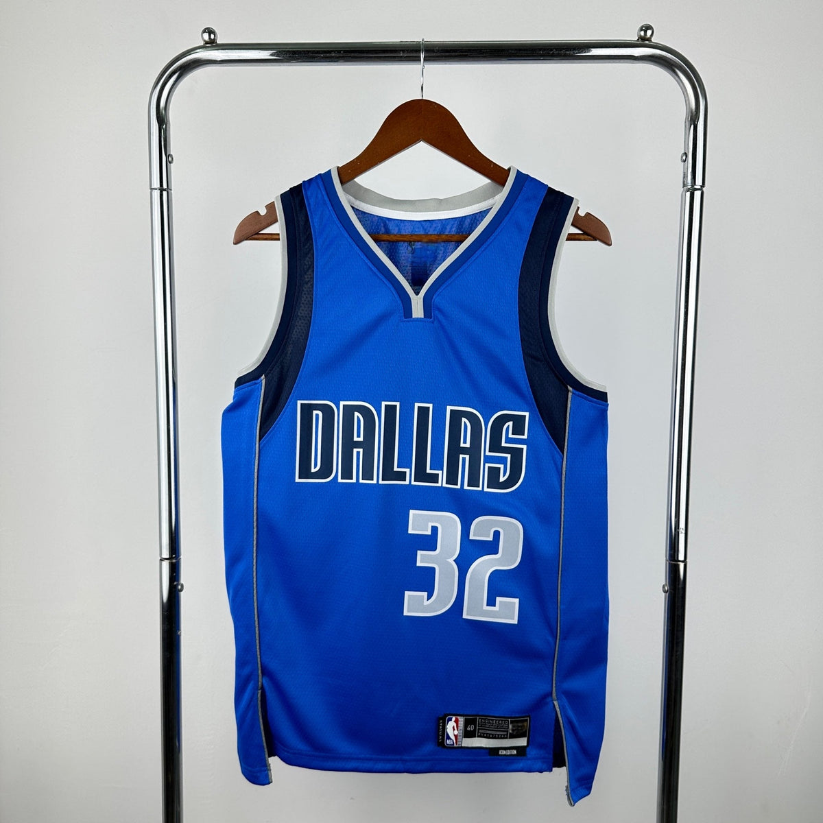 Dallas Mavericks Icon (Current)- #32