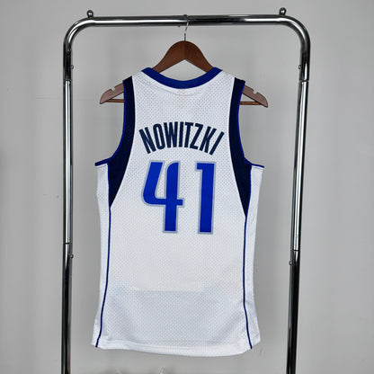 Dallas Mavericks Retro (2010) - Dirk Nowitzki #41