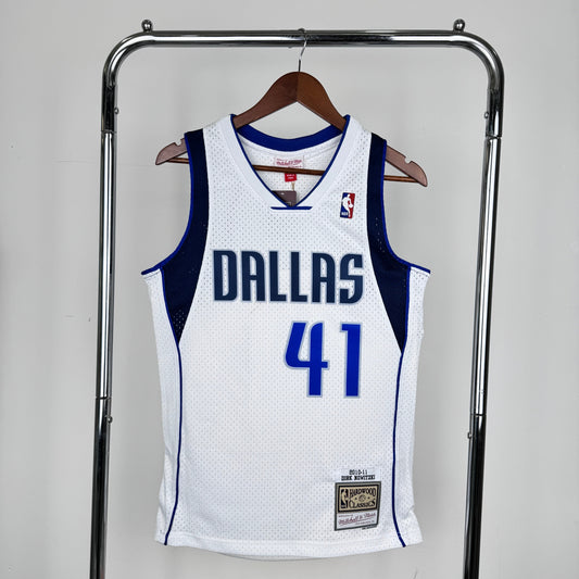 Dallas Mavericks Retro (2010) - Dirk Nowitzki #41